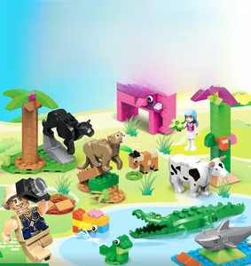 Detail view of Animal Paradise building blocks set with toy animals and storage box