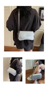 Vue triple d'un sac besace argenté en similicuir avec rabat ondulé et bandoulière réglable