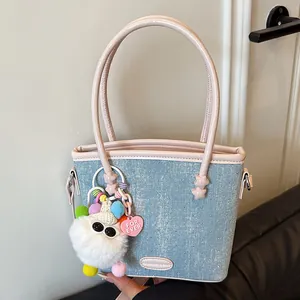 Sac Seau en Denim et Cuir PU pour Femmes Avec Pendentif en Peluche Monstre Sac à Bandoulière Mode Décoration Étoile Élégant