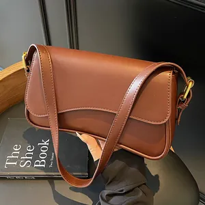 Sac à Épaule Selle pour Femme avec Rabat Ondulé Rétro en Cuir PU Sac à Bandoulière Sous l'Aisselle avec Boucle Dorée Sac à Main de Mode