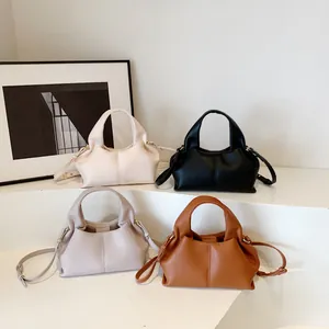 Elegante borsa a nuvola plissettata da donna in crema, nero, grigio e color caramello