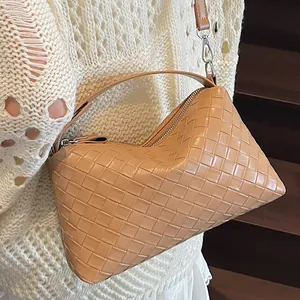 Sac bandoulière tissé marron clair chic avec motif Intrecciato pour un style élégant