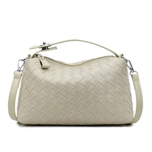 Sac à main en cuir tressé crème avec bandoulière amovible et garnitures métalliques argentées