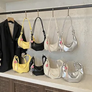 Sac hobo chic avec poignée nouée et pendentif coeur en quatre couleurs tendance