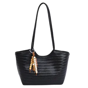 Grand sac cabas noir tissé au style rétro pour femme avec pampilles décoratives en bois