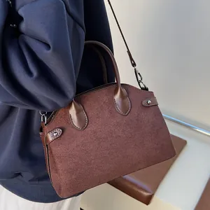 Sac à main chic en daim marron foncé avec poignées en cuir lisse pour femmes