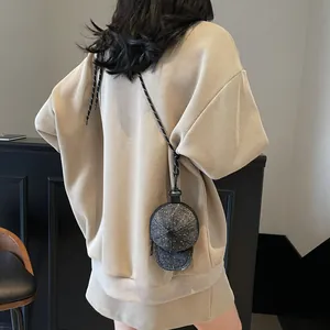 Πίσω όψη χακί σετ loungewear με πλέξη βάφλας και μίνι τσάντα χιαστί σε σχήμα καπέλου