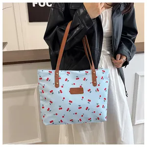 Borsa Tote da Donna in Nylon con Stampa a Ciliegia e Manici in Pelle PU Borsa a Spalla Casual Grande Capacità per Uso Quotidiano