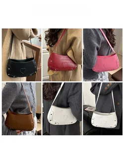 Vues multiples du sac d'épaule vintage en cuir PU avec détails cœur et texture croco