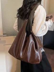 Dunkelbraune Retro-Tasche aus Kunstleder mit zusätzlichem Beutel für den täglichen Pendelverkehr