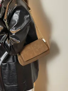 Sac à Bandoulière Vintage en Suédine pour Femme Avec Chaîne en Métal Point de Croix Rabat Sac Besace Grande Capacité Mode