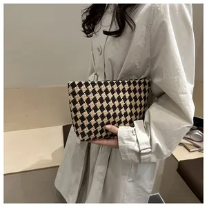 Women's long wallet with retro brown argyle knit pattern and zipper closure