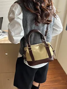 Sac bowling vintage en toile et cuir avec bordures contrastées et détails dorés