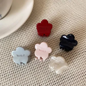 Five-piece set of mini flower hair claws in cream colors with a glossy finish