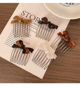 Dettaglio del set di 5 pettini per capelli a fiocco francese in ambra e tartaruga