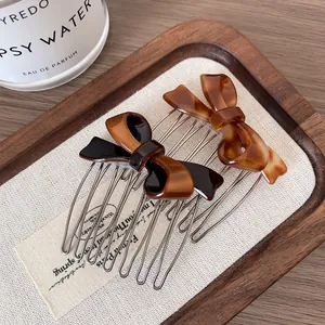 Set di pettini per capelli con fiocchi francesi in resina ambrata e marrone cioccolato