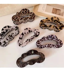 Cloud-shaped leopard and tortoiseshell hair claws set with various patterns and textures