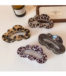 Detail view of 4-pack leopard print hair claws in various marble colors on a tray