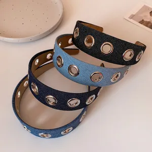 Serre-têtes en denim trois tons avec œillets métalliques et doublure antidérapante