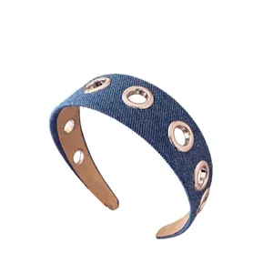 Serre-tête en jean bleu avec œillets métalliques argentés style punk pour femme