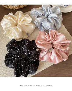 Set de coleteros de satén con lunares en blanco, azul, negro y rosa con brillo de seda