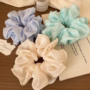 Grands chouchous en tissu satiné tons pastel bleu vert et blanc crème
