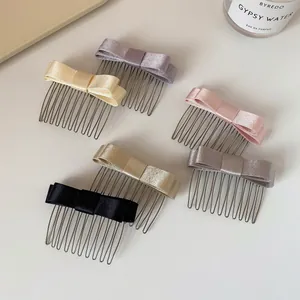 Set di eleganti fermagli per capelli con fiocco 3D in raso dai colori tenui e base in metallo