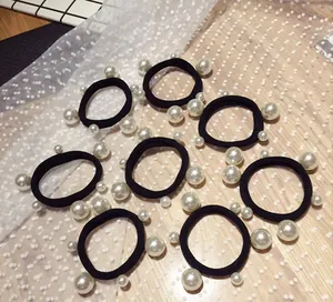 Set di 7 elastici per capelli neri ad alta elasticità con perle bianche per acconciature