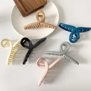 Große Haarklammern matt in 6 Farben im minimalistischen Set für Damenfrisuren
