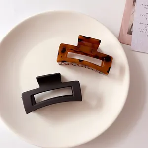Geometric hollow hair claws in tortoiseshell and matte black for elegant hair styling