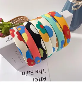 Détail de serre-têtes en tissu floral avec rembourrage éponge en plusieurs coloris