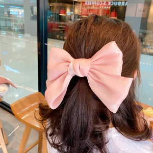 Lazo rosa grande para el pelo en tela brillante para peinado elegante