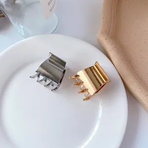 Minimalistische quadratische Haarklammern aus Metall in Gold und Silber für Damen