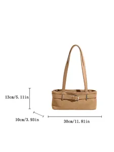Λεπτομερής όψη χακί τσάντας tote 30x13x10cm με μεταλλική αγκράφα και λεπτό λουράκι