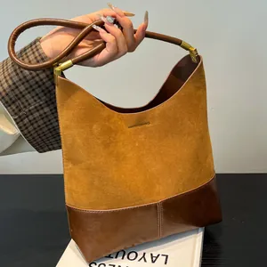 Ρετρό τσάντα patchwork από σουέτ με καφέ δερμάτινες λεπτομέρειες και χρυσά στοιχεία