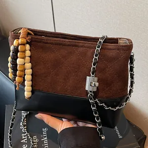 Sac Bandoulière Rétro Matelassé en Cuir PU pour Femme Avec Chaîne et Gland en Bois Vintage Petit Sac Seau Épaule