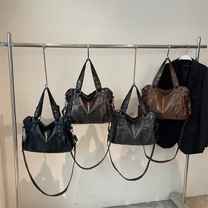 Ρετρό τσάντα tote μεγάλης χωρητικότητας σε τέσσερα χρώματα από δέρμα με μεταλλικά καρφιά