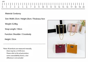 Detailansicht der Plüsch-Handtaschen in vier Farben mit Goldkette und Maßangaben