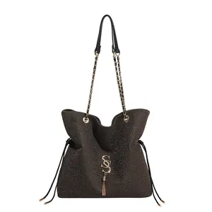 Dunkle Glitzer-Tasche mit goldenem SSS-Logo, Quaste und Kettenriemen für Damen