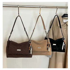 Sacs portés épaule vintage en daim avec bandoulières chaîne en marron, kaki et noir