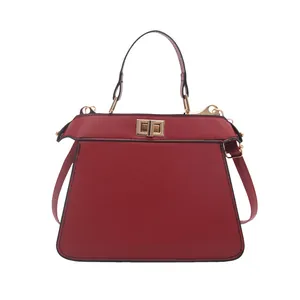 Elegante rote matte PU-Leder Trapez Handtasche mit goldenem Drehverschluss und Schultergurt