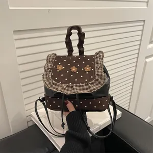 Mini sac à dos floral en patchwork noir et à pois avec bordures à volants