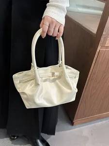 Sac fourre-tout crème brillant au design plissé et boucle métallique pour femme chic