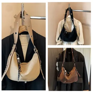 Sac hobo demi-lune rétro avec bandoulière à œillets et cuir mat pour femmes