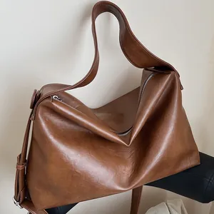 Bolso tote vintage de gran capacidad en cuero marrón para mujer con correa minimalista