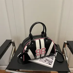 Borsa Boston da Donna in Pelle PU Retro Americano Numerica 96 Borchie a Stella Borsa a Tracolla a Mano Colore a Contrasto Bowling