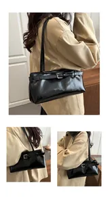 Gros plan d'un sac sous le bras en cuir verni noir avec boucle argentée et style rétro
