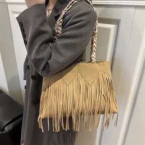 Grand sac à bandoulière bohème rétro avec franges et poignée tressée en cuir marron