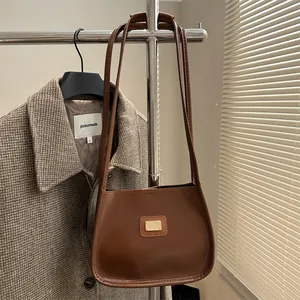 Women Minimalist PU Leather Underarm Bag Vintage Shoulder Bag With Metal Logo Plate Fashion Commute Small Square Bag