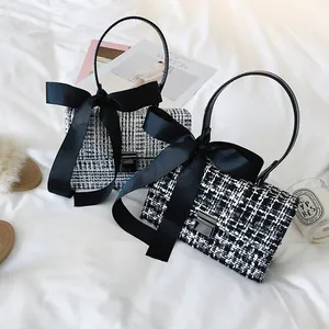 Sac à main rétro en tweed avec nœud décoratif et serrure en métal, noir et blanc